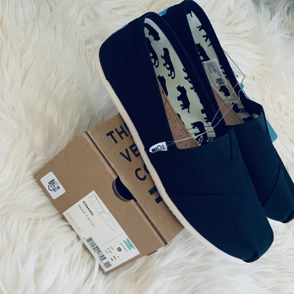 Brand new Toms